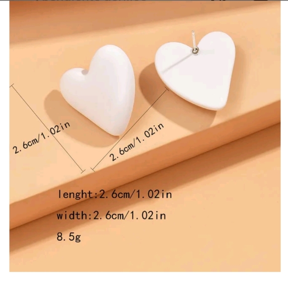 Heart Decor Stud Earrings - Picture 2 of 3